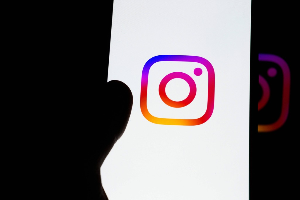 What does it mean to restrict someone on Instagram